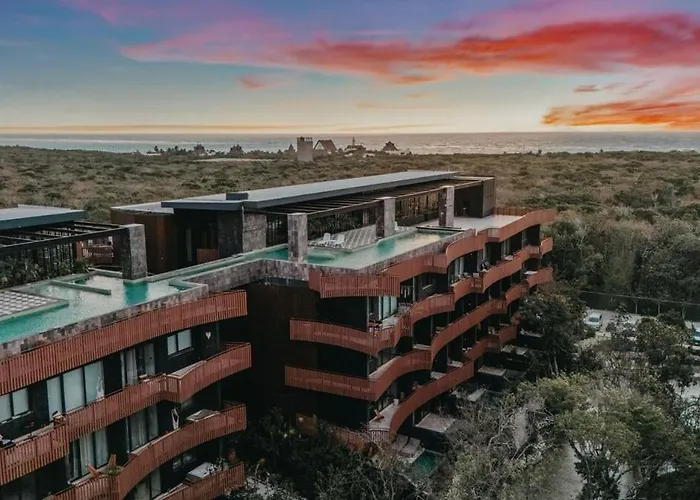 Luxury Apartment - Ocean View Pool - Steps From Exclusive Habitats Beach Club Apartment *