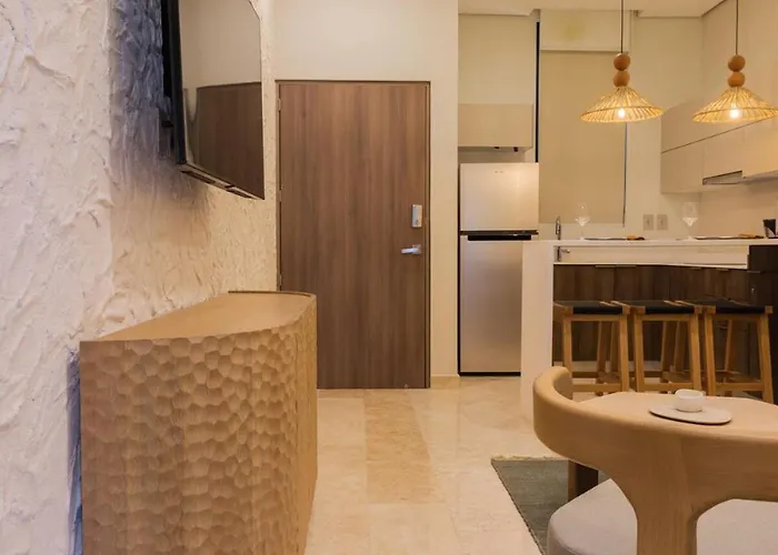 Luxury Apartment - Ocean View Pool - Steps From Exclusive Habitats Beach Club Apartment