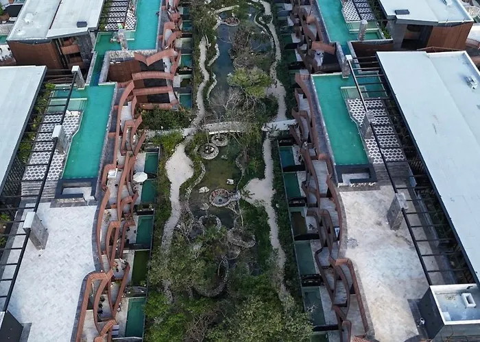 Luxury Apartment - Ocean View Pool - Steps From Exclusive Habitats Beach Club