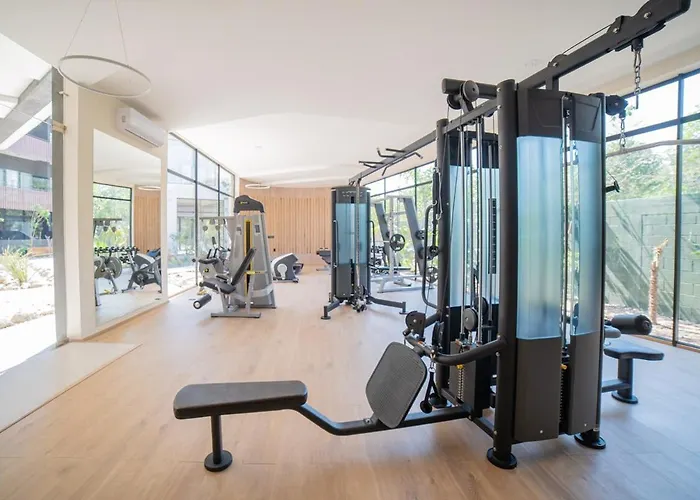 Luxury Apartment - Ocean View Pool - Steps From Exclusive Habitats Beach Club *