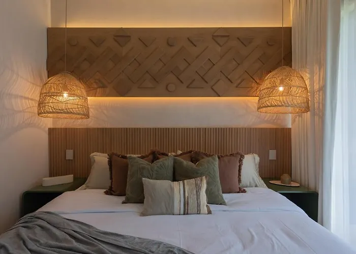 Luxury Apartment - Ocean View Pool - Steps From Exclusive Habitats Beach Club Apartment
