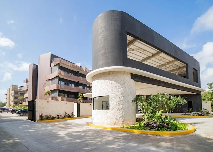 Luxury Apartment - Ocean View Pool - Steps From Exclusive Habitats Beach Club Apartment