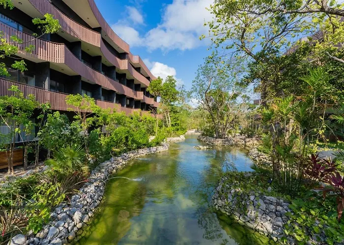 Luxury Apartment - Ocean View Pool - Steps From Exclusive Habitats Beach Club Apartment *